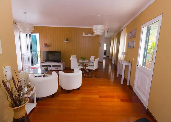 Oliveira's - Madeira Island * Ponta Delgada (Madeira)